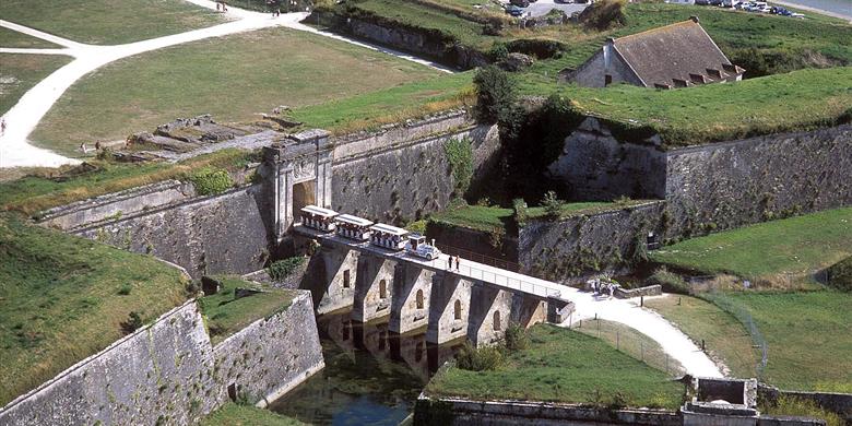 Royal door in Oléron Castle - 5-star campsite in France