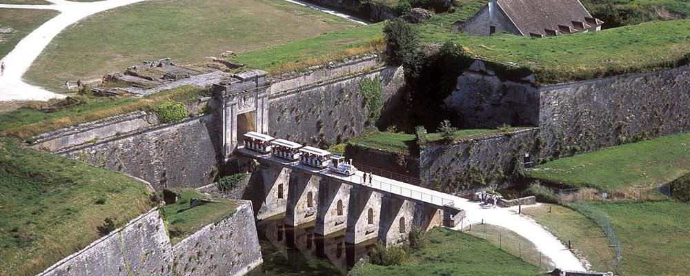 Royal door in Oléron Castle - 5-star campsite in France