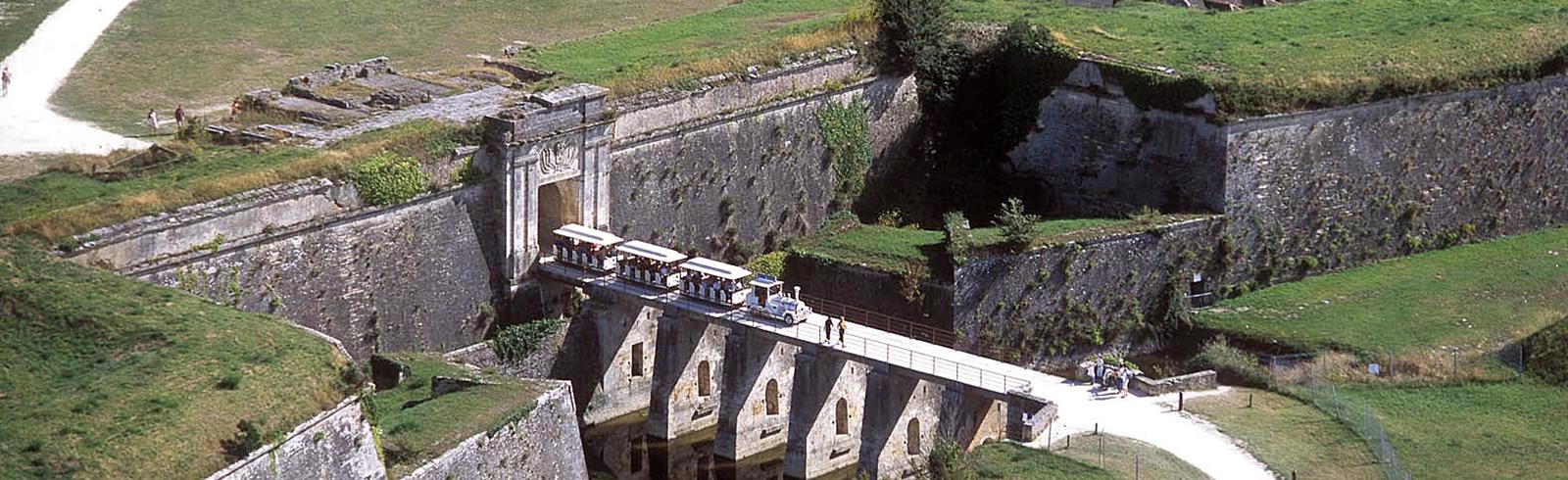 Royal door in Oléron Castle - 5-star campsite in France