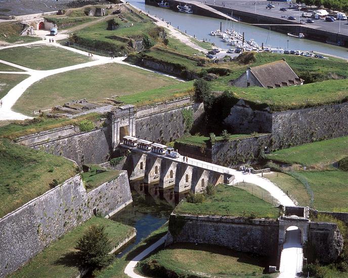 Royal door in Oléron Castle - 5-star campsite in France