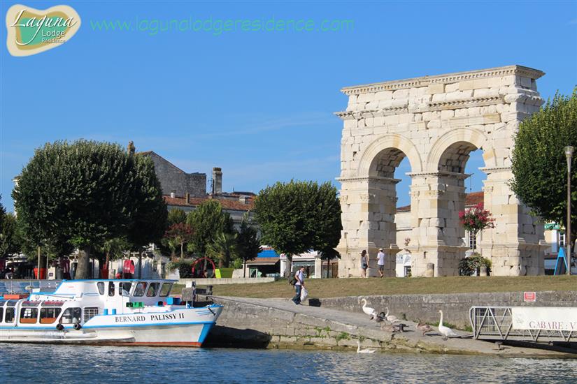 Arc de Saintes nearby Laguna Lodge Residence on the Atlantic coast of France